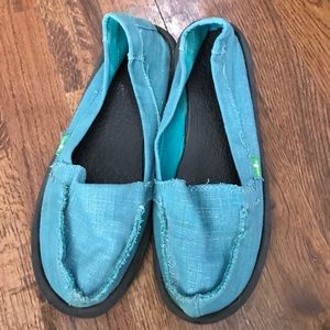 Sanuks Donna blue flats size 7